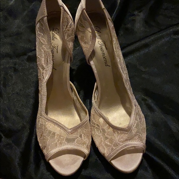 Lulu Townsend Lace Heels - Picture 5 of 5
